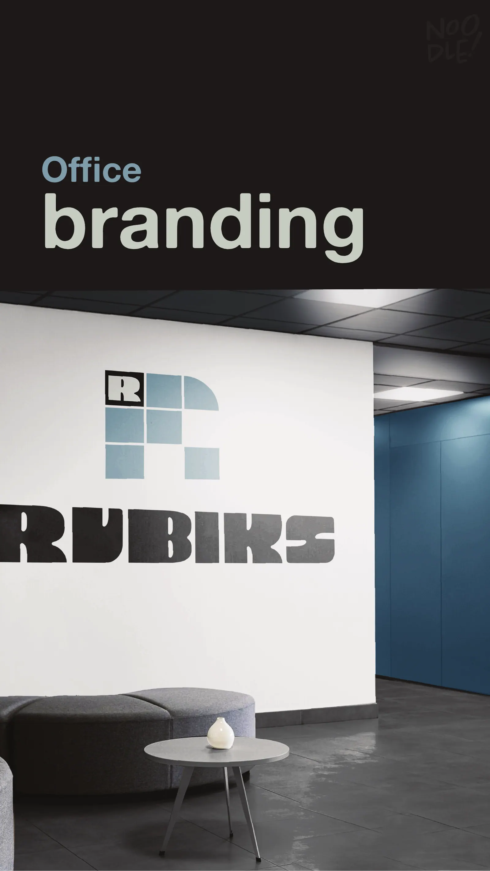 شعار Rubiks على جدار المكتب
